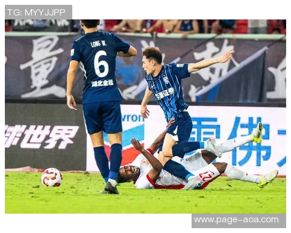 携手共进迎新篇章祝武汉三镇足球俱乐部12岁生日快乐